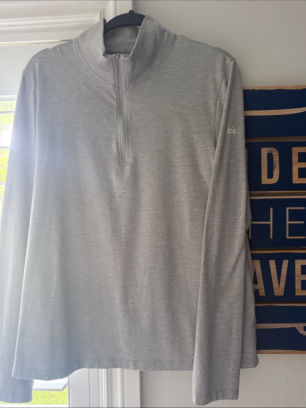 ALO Yoga Men’s Heather Light Gray Quarter-Zip Pullover